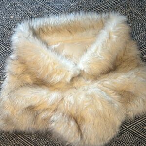 Faux fur shrug for wedding dress